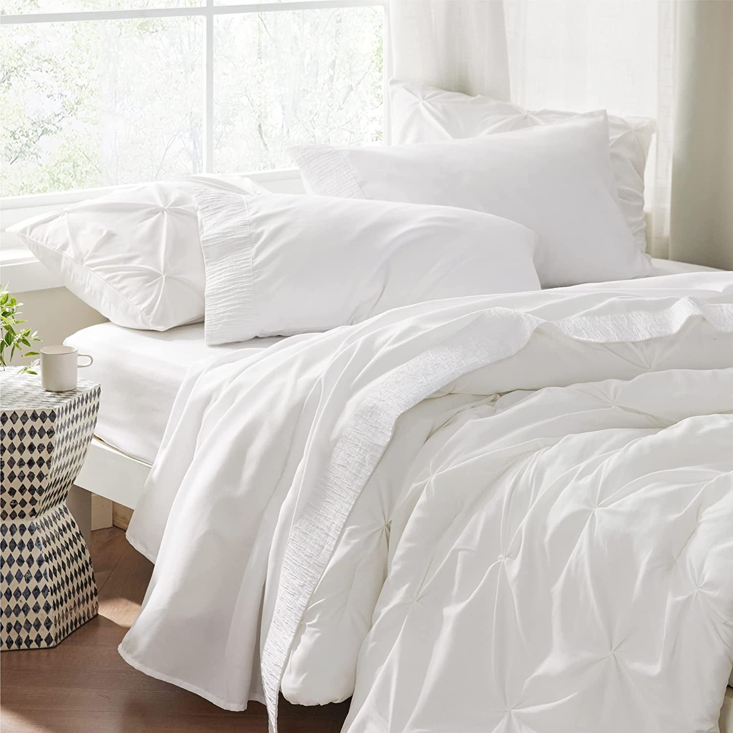 U by Bedsure 4 Pieces Hotel Luxury Pure White Sheets Fulasy Care Polyester Microfiber material Cooling Bed Sheet Set