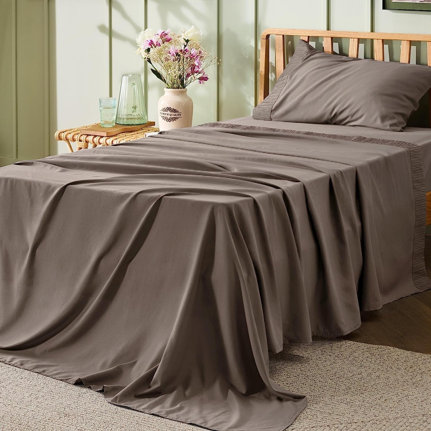 U by Bedsure 4 Pieces Hotel Luxury Stucco Sheets Kingasy Care Polyester Microfiber material Cooling Bed Sheet Set