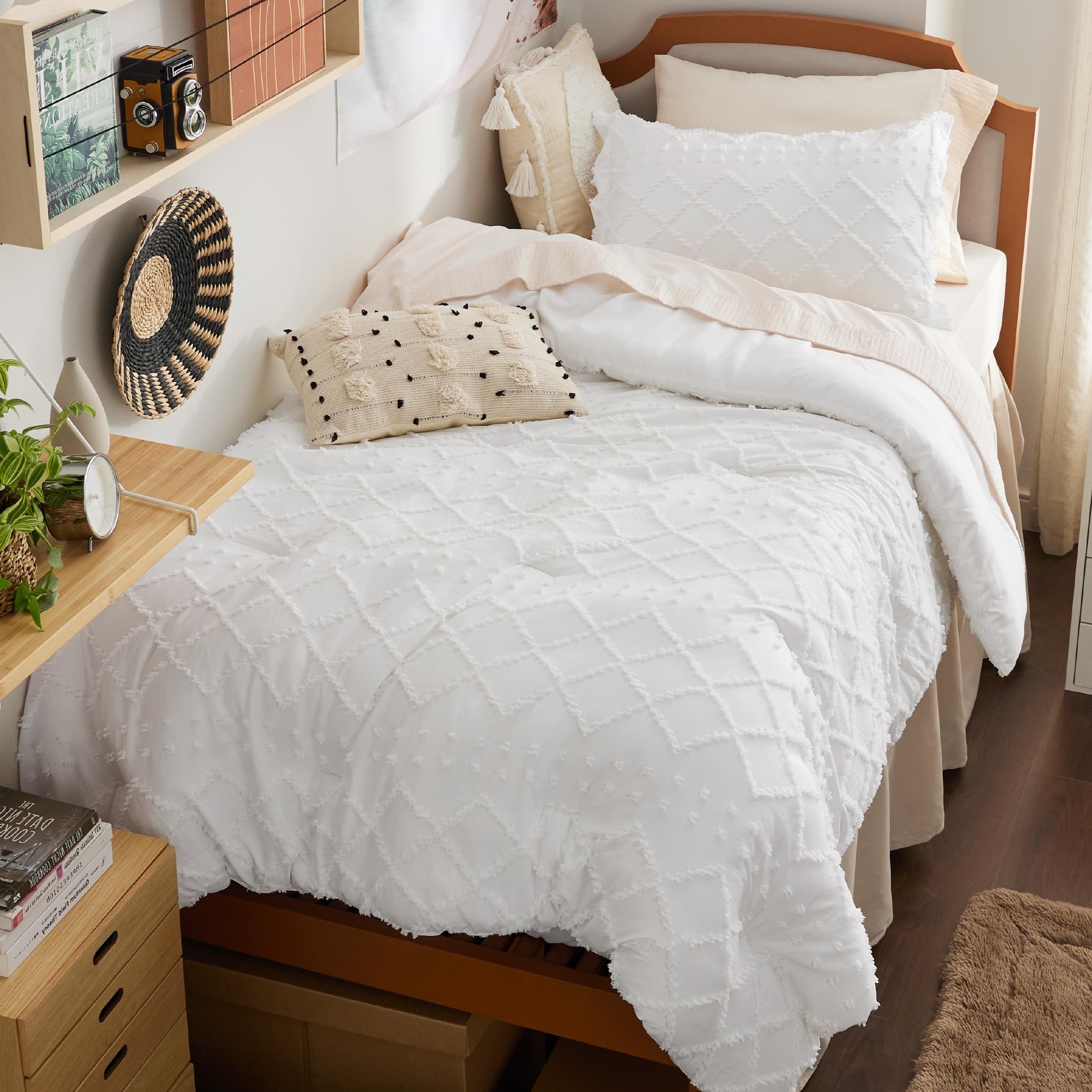 U by Bedsure Comforter Set, Boho Tufted Shabby Chic Bedding Comforter Set, 2 Pieces Vintage Farmhouse Bed Set For All Seasons, Soft Bedding Set With 1 Pillow Sham,Twin,White