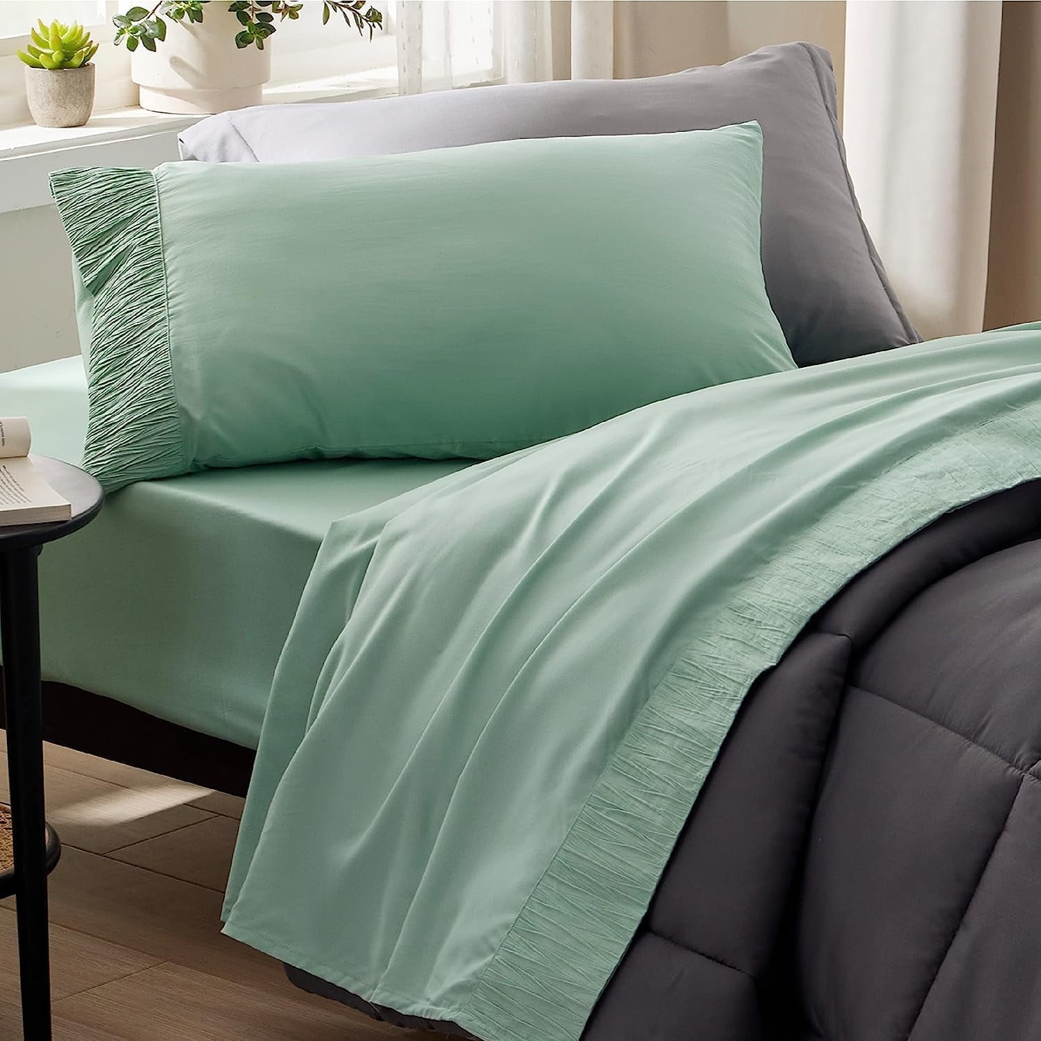 Cozy Comfort 4 Pieces Hotel Luxury Mint Green Sheets Fulasy Care Polyester Microfiber material Cooling Bed Sheet Set