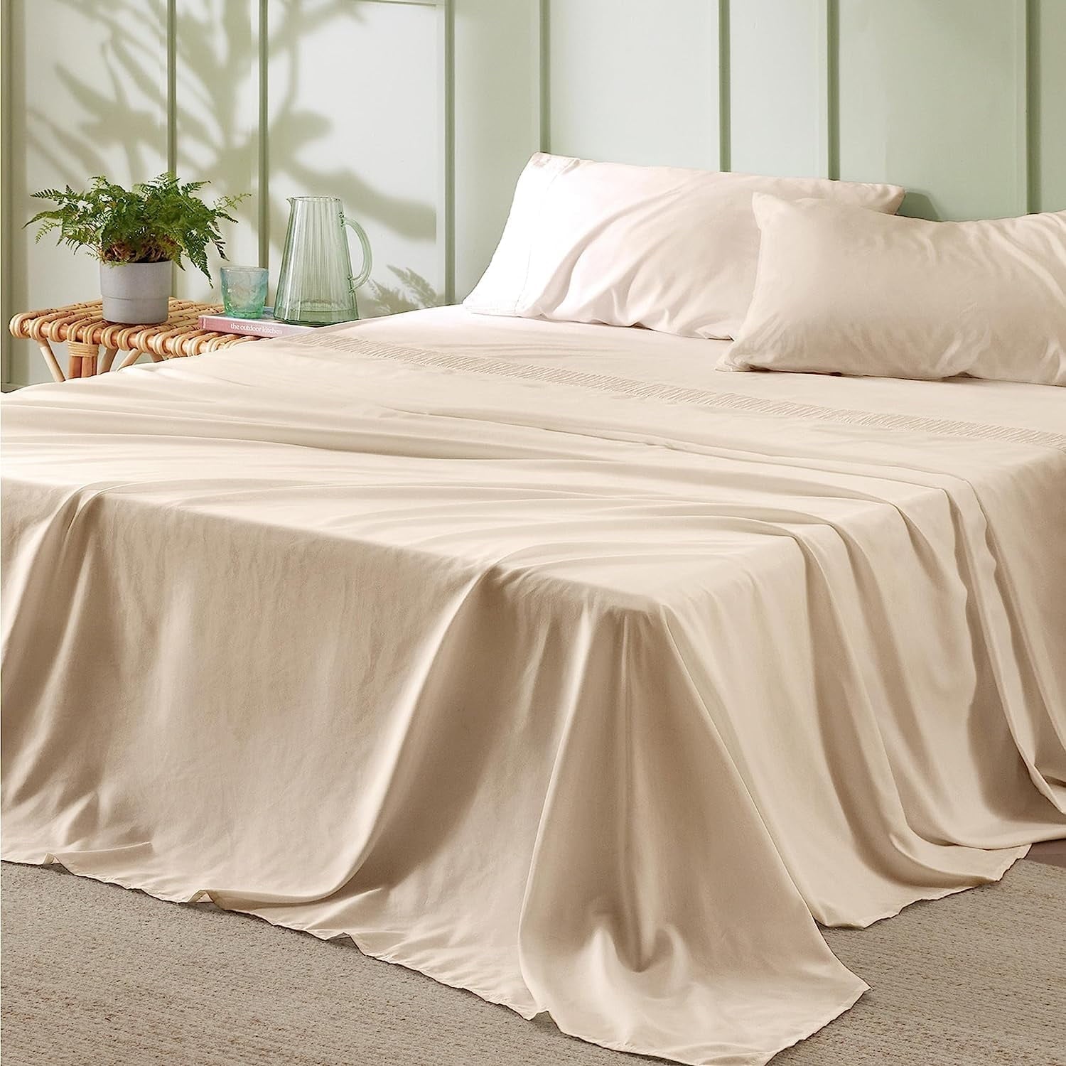 U by Bedsure 4 Pieces Hotel Luxury Beige Sheets Queenasy Care Polyester Microfiber material Cooling Bed Sheet Set