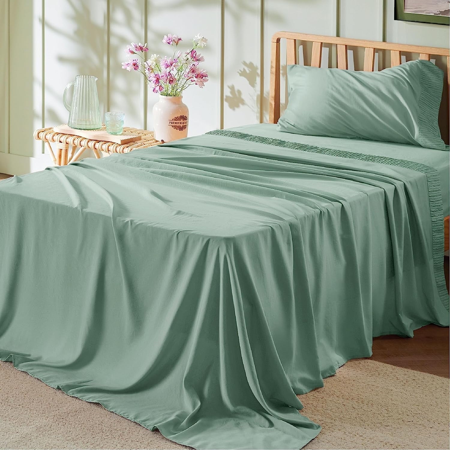 Cozy Comfort by Bedsure 4 Pieces Hotel Luxury Mint Green Sheets King Easy Care Polyester Microfiber material Cooling Bed Sheet Set