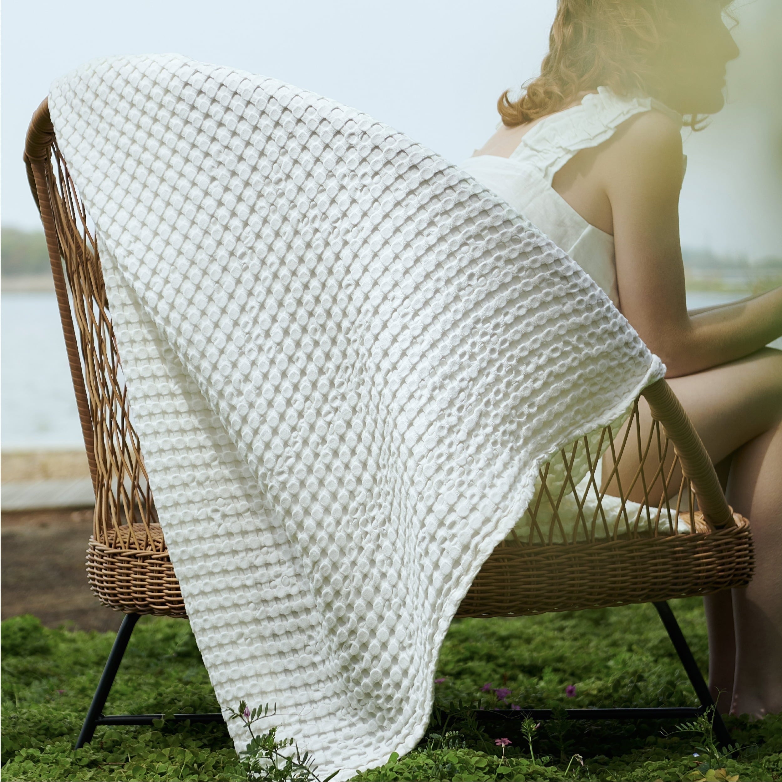 U by Bedsure Cooling Cotton Waffle Breathable Rayon Derived from Bamboo Queen Blanket,White,90x90 inches