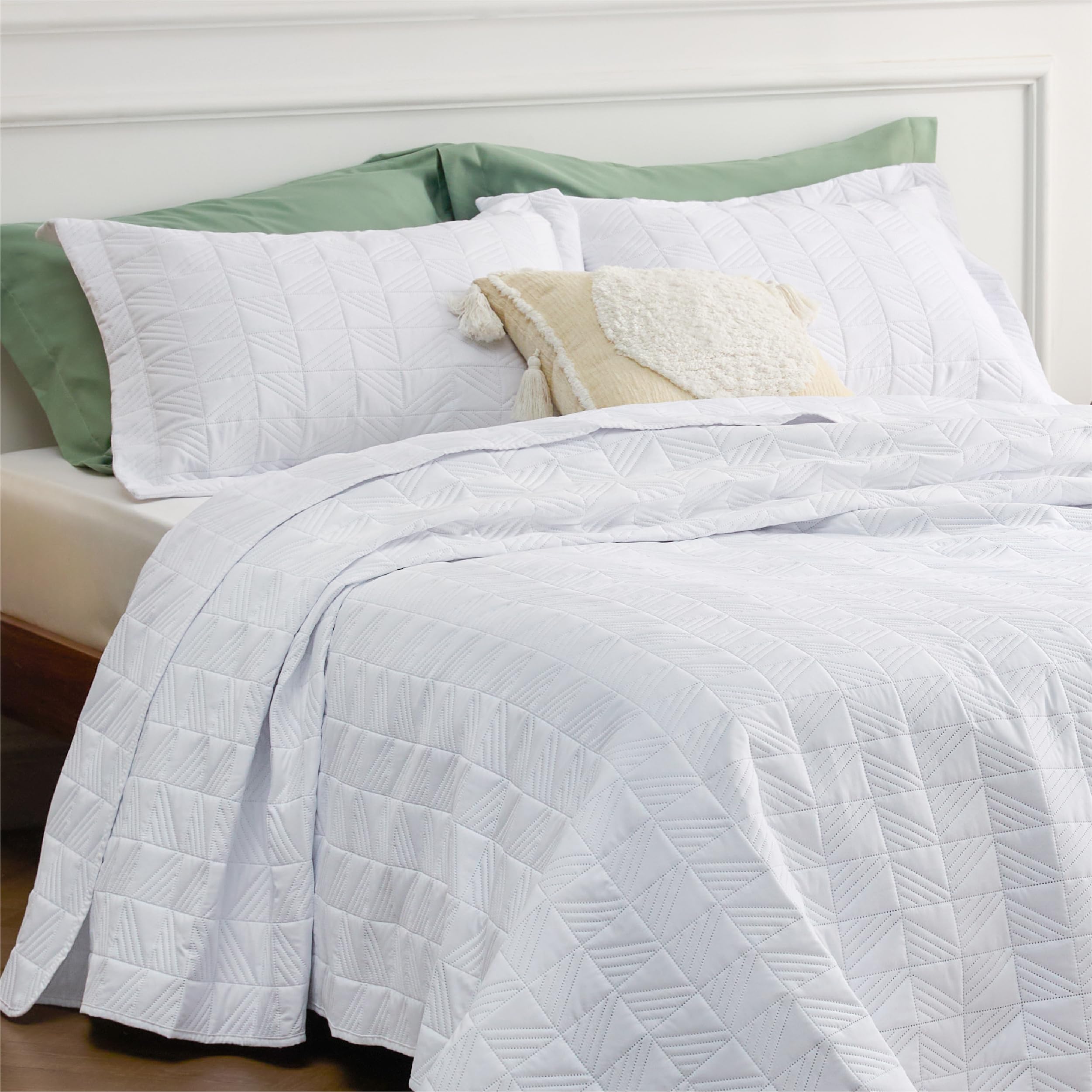 Bedsure King Size Quilt Set - Soft Ultrasonic Quilt King Size - Diamond Bedspread King Size - Lightweight Bedding Coverlet for All Seasons Includes 1 Black Quilt 2 Pillow Shams