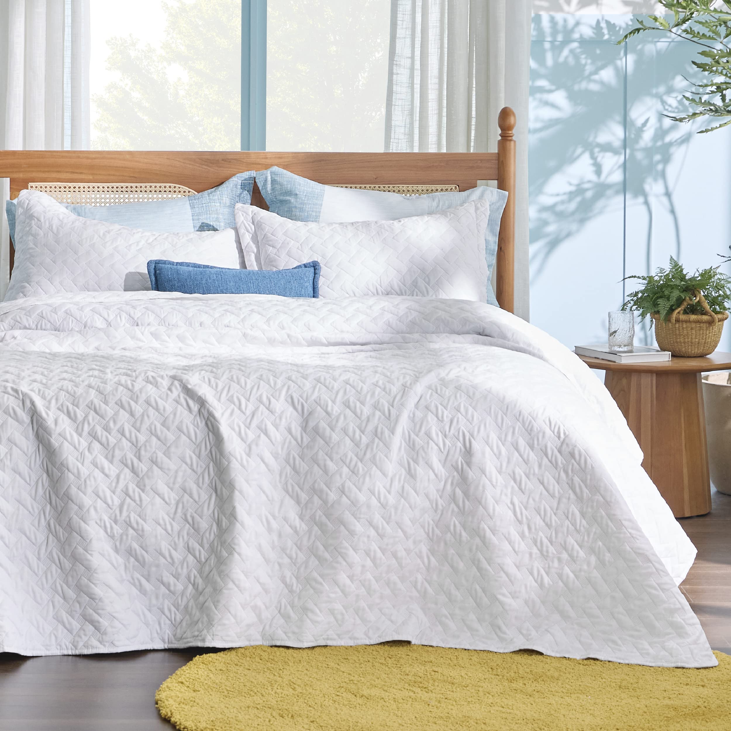 Bedsure Queen Quilt Bedding Set - Lightweight Spring Quilt Full/Queen - White Bedspreads Queen Size - Bedding Coverlets for All Seasons Includes 1 Quilt 2 Pillow Shams