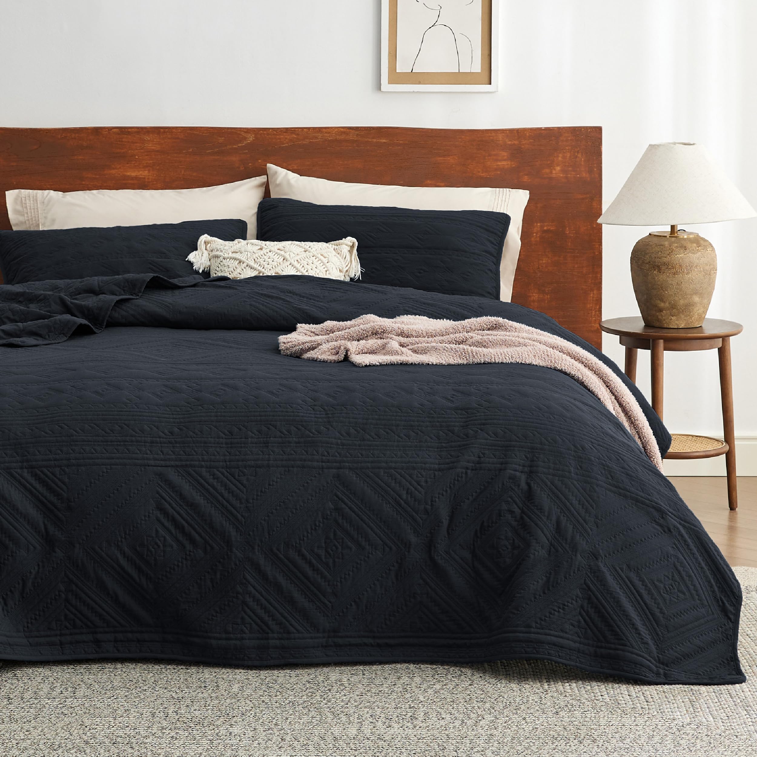 Bedsure Boho Quilt King Size Black Modern Geometric Stitched Pattern Ultra Soft and Lightweight Bedspreads & Coverlets Quilted Bedding Sets for All Seasons 3 Pieces 1 Quilt and 2 Pillow Shams