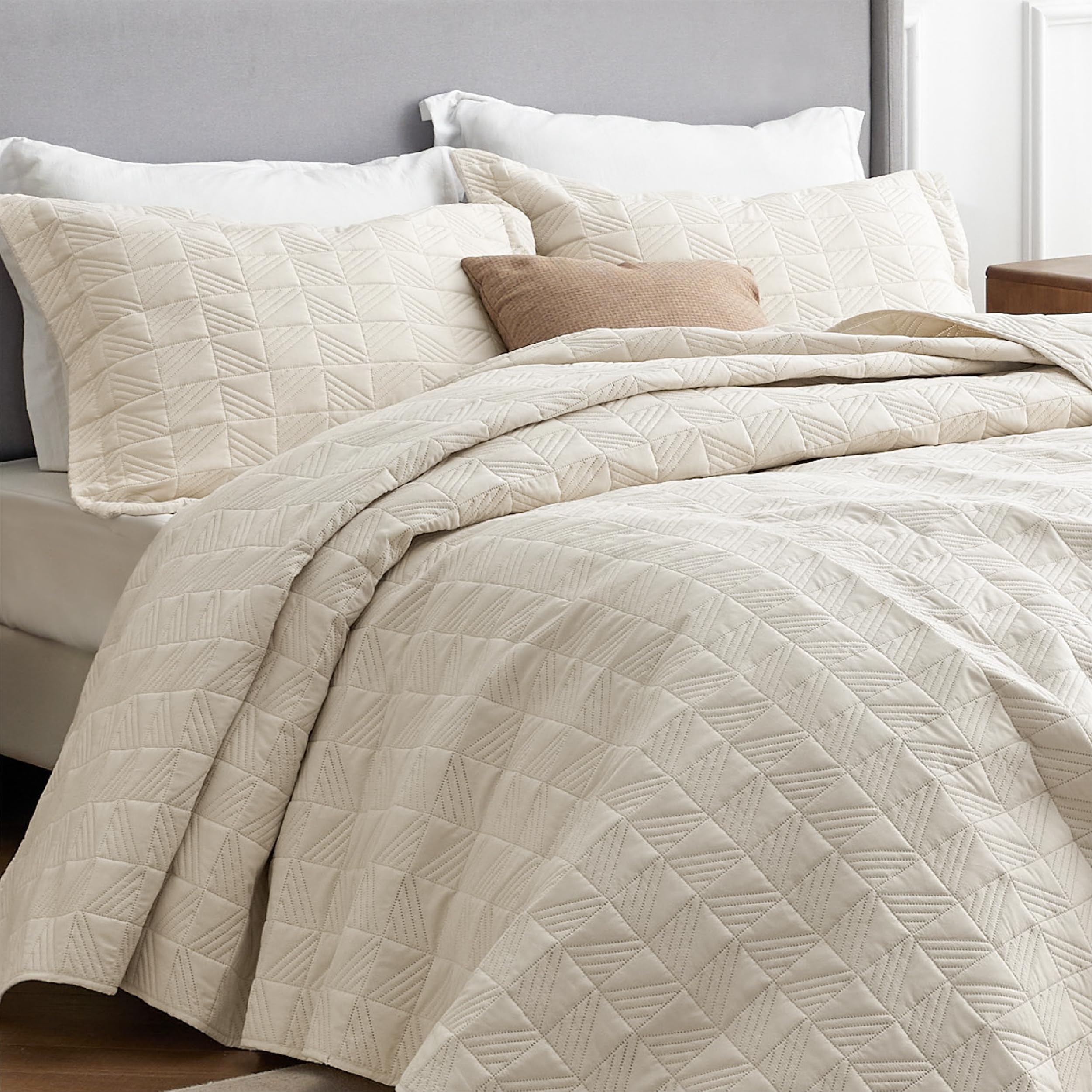Bedsure King Size Quilt Set - Soft Ultrasonic Quilt King Size - Geometric Bedspread King Size - Lightweight Bedding Coverlet for All Seasons Includes 1 Beige Quilt 2 Pillow Shams