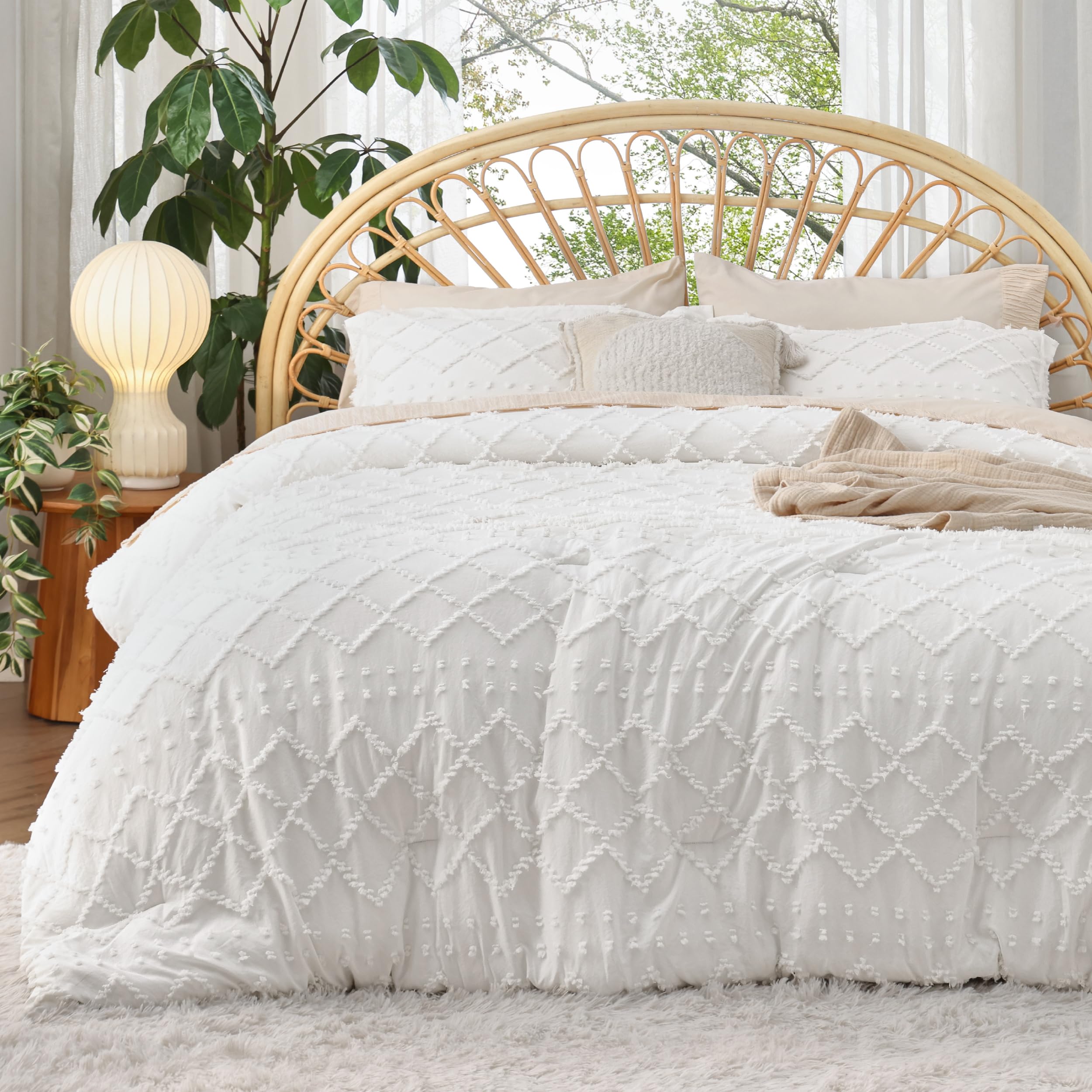 Bedsure Queen Comforter Set - White Comforter Boho Tufted Shabby Chic Bedding Comforter Set 3 Pieces Vintage Farmhouse Bed Set for All Seasons Fluffy Soft Bedding Set with 2 Pillow Shams