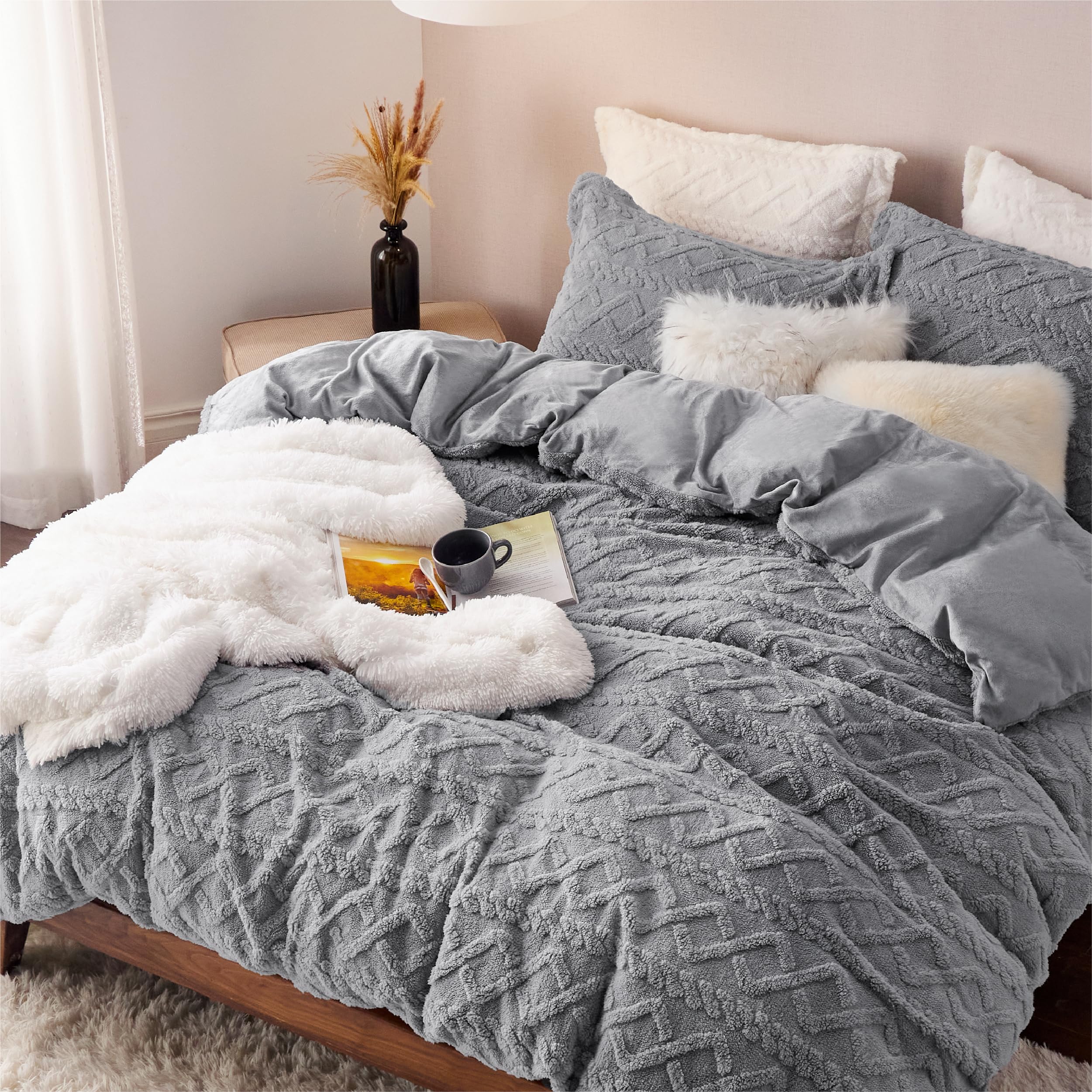 Bedsure Fluffy Comforter Cover Set - Faux Fur Duvet Cover Queen Size Grey Plush Quilt Cover 3 Pieces1 Duvet Cover 90x90 with Zipper Closure & 2 Pillow Shams Comforter Not Included