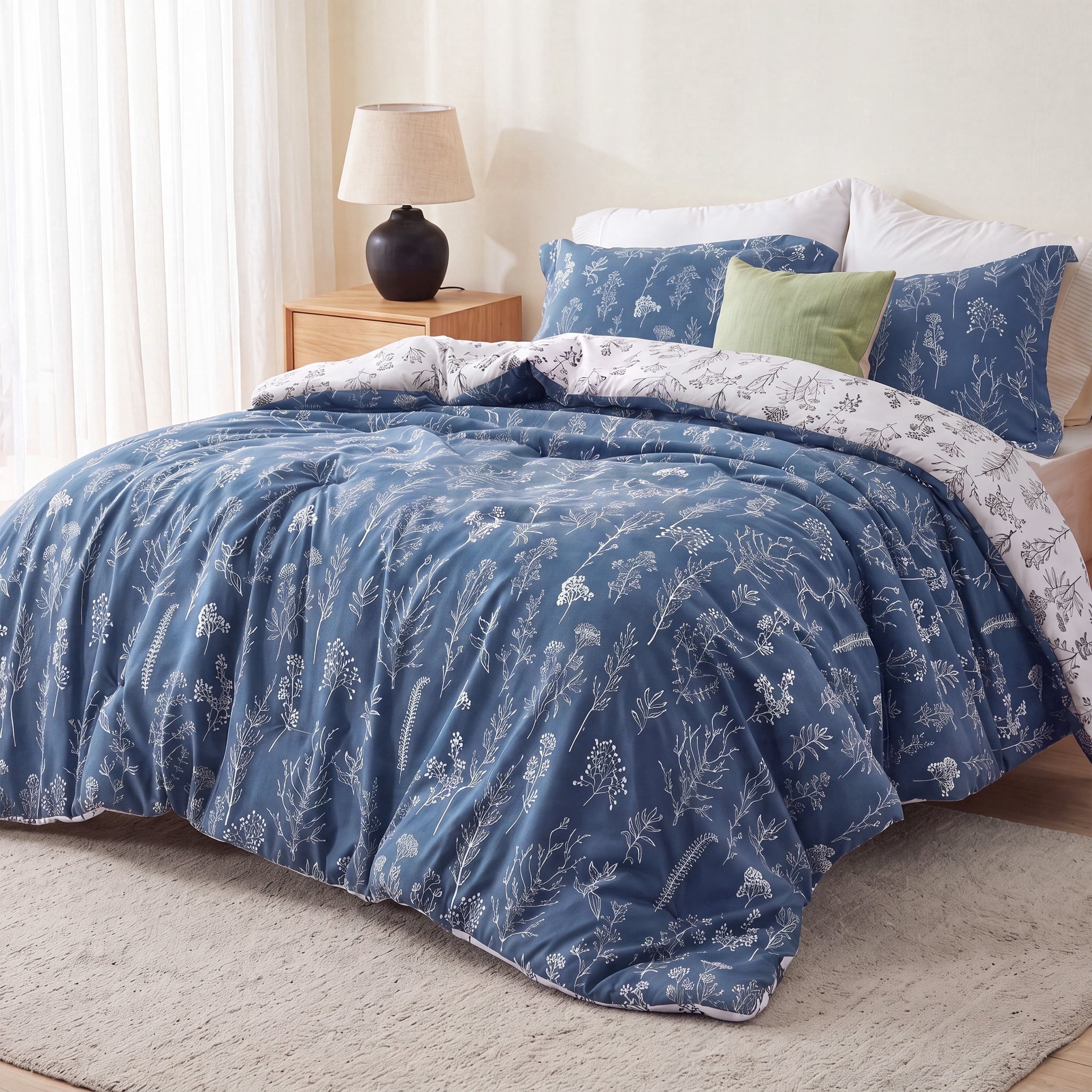 U by Bedsure 3 Pieces Blue Floral Comforter Sets, 1 Soft Reversible Botanical Flowers Comforter and 2 Pillow Shams, Full Size New