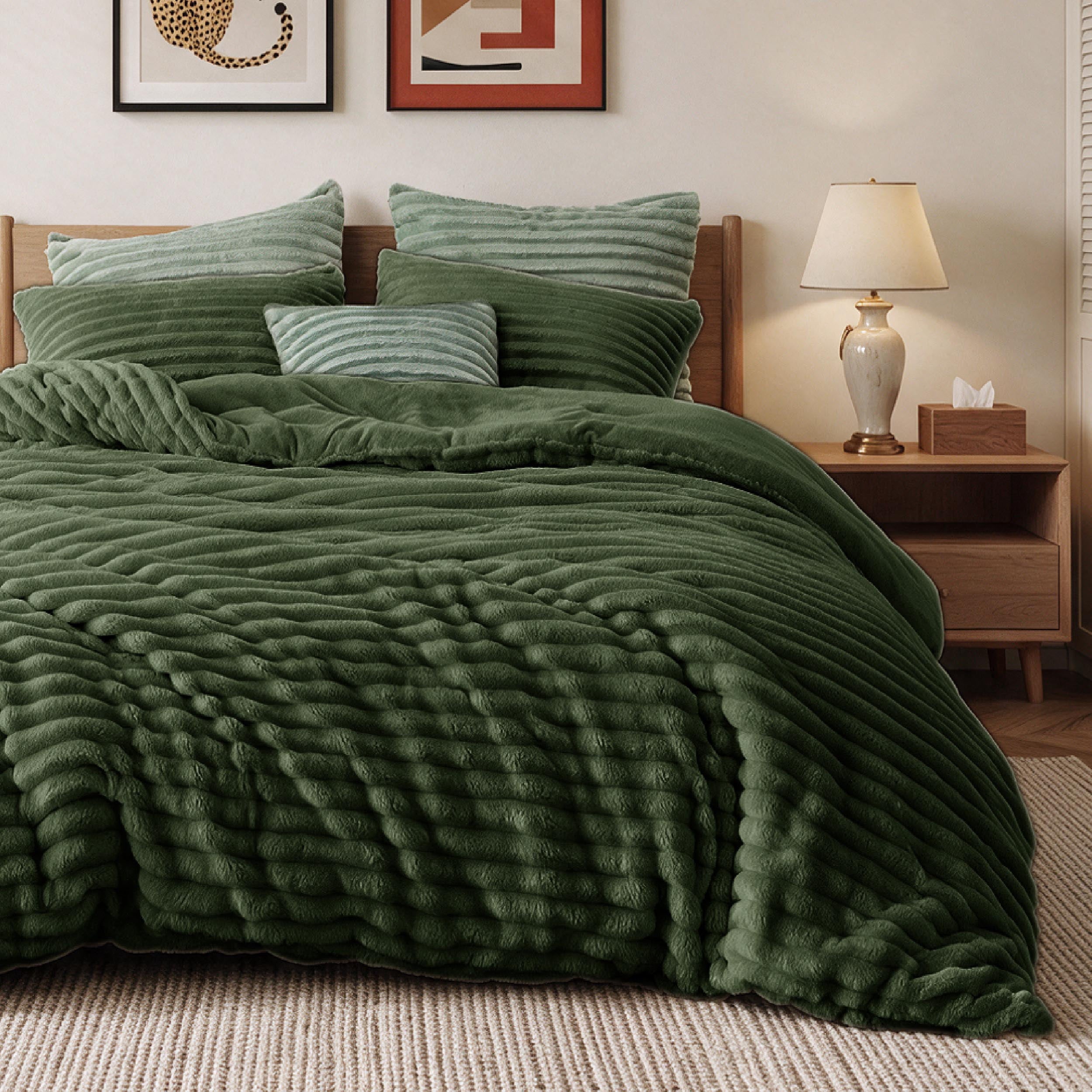 U by Bedsure Fluffy Bronze Green Comforter Set King, 3 Pieces Super Soft Faux Fur Fleece King Bedding Set, 1 Luxury Shaggy Fuzzy Comforter with 2 Pillowcases New
