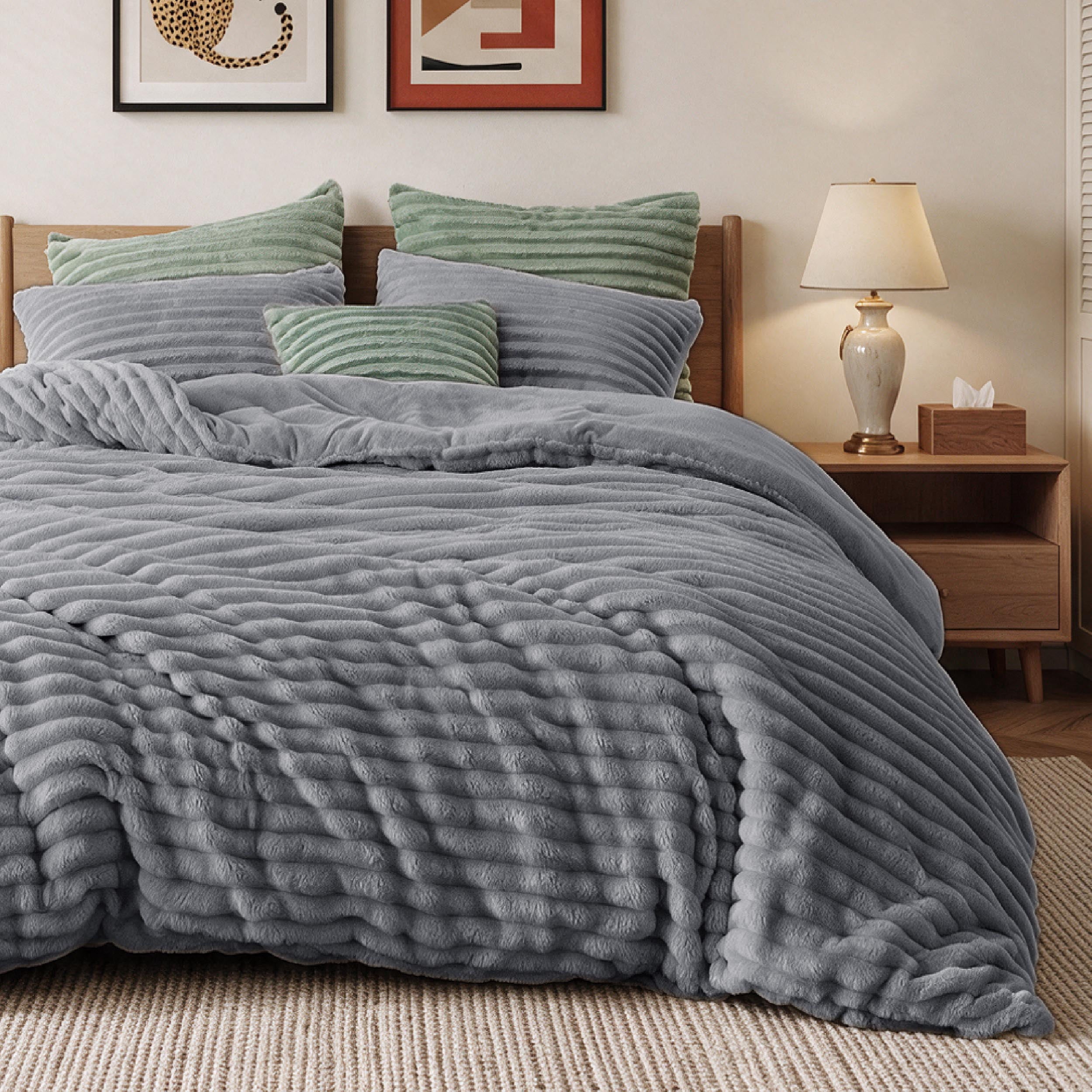 U by Bedsure Fluffy Gray Comforter Set King, 3 Pieces Super Soft Faux Fur Fleece King Bedding Set, 1 Luxury Shaggy Fuzzy Comforter with 2 Pillowcases New