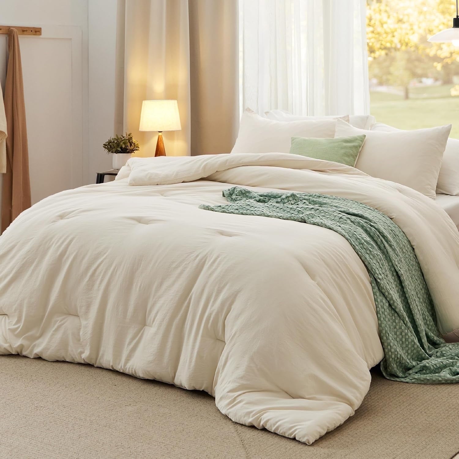 U by Bedsure 3 Pieces King Comforter Bedding Set, White Comforter Set for All Seasons, 1 Lightweight Prewashed Comforter and 2 Pillowcases, King, White Swan