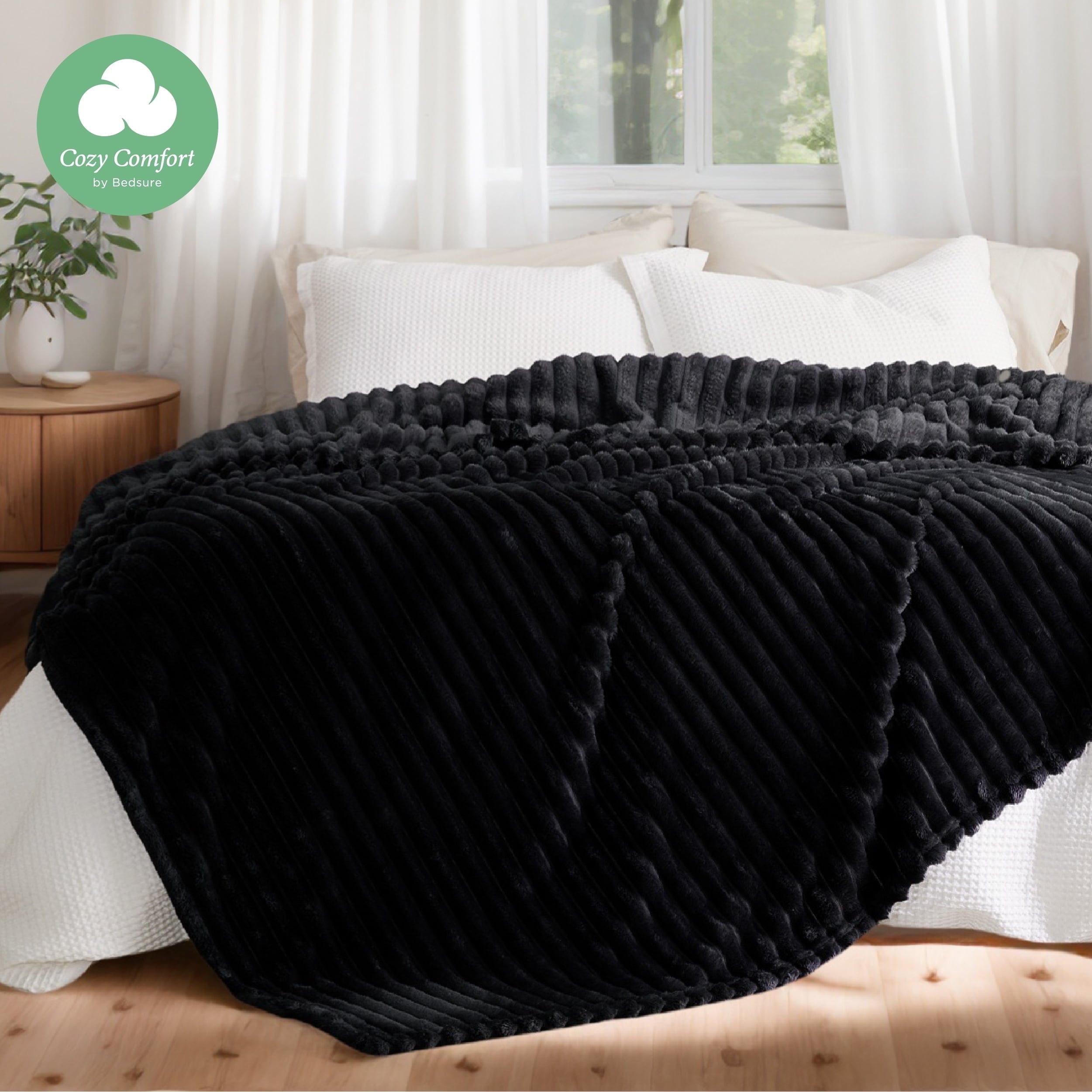 U by Bedsure Black Fleece Queen Blanket for Couch - Super Soft Cozy Blankets for Women, Girls, 90x90 inches