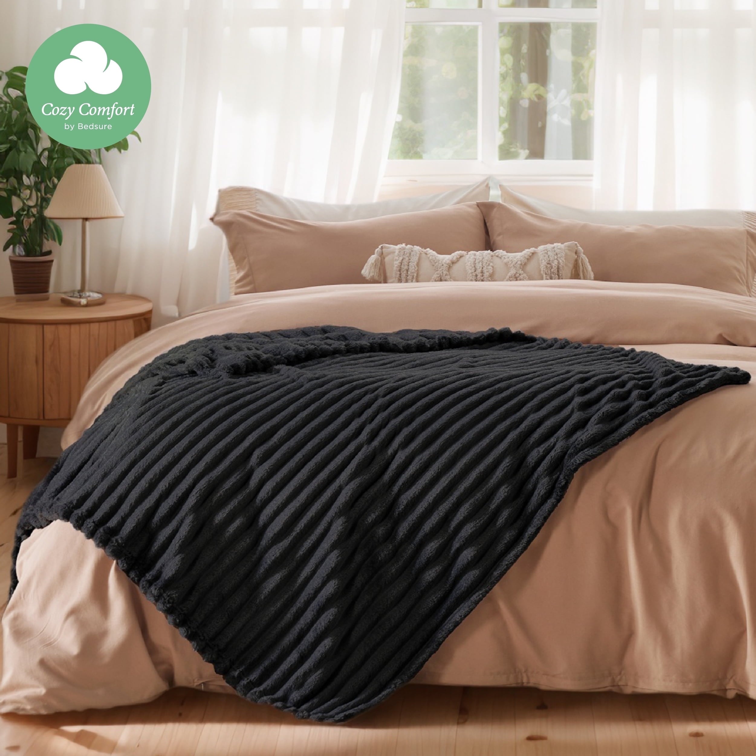 U by Bedsure Black Fleece Throw Blanket for Couch - Super Soft Cozy Blankets for Women, Girls, 50x60 inches