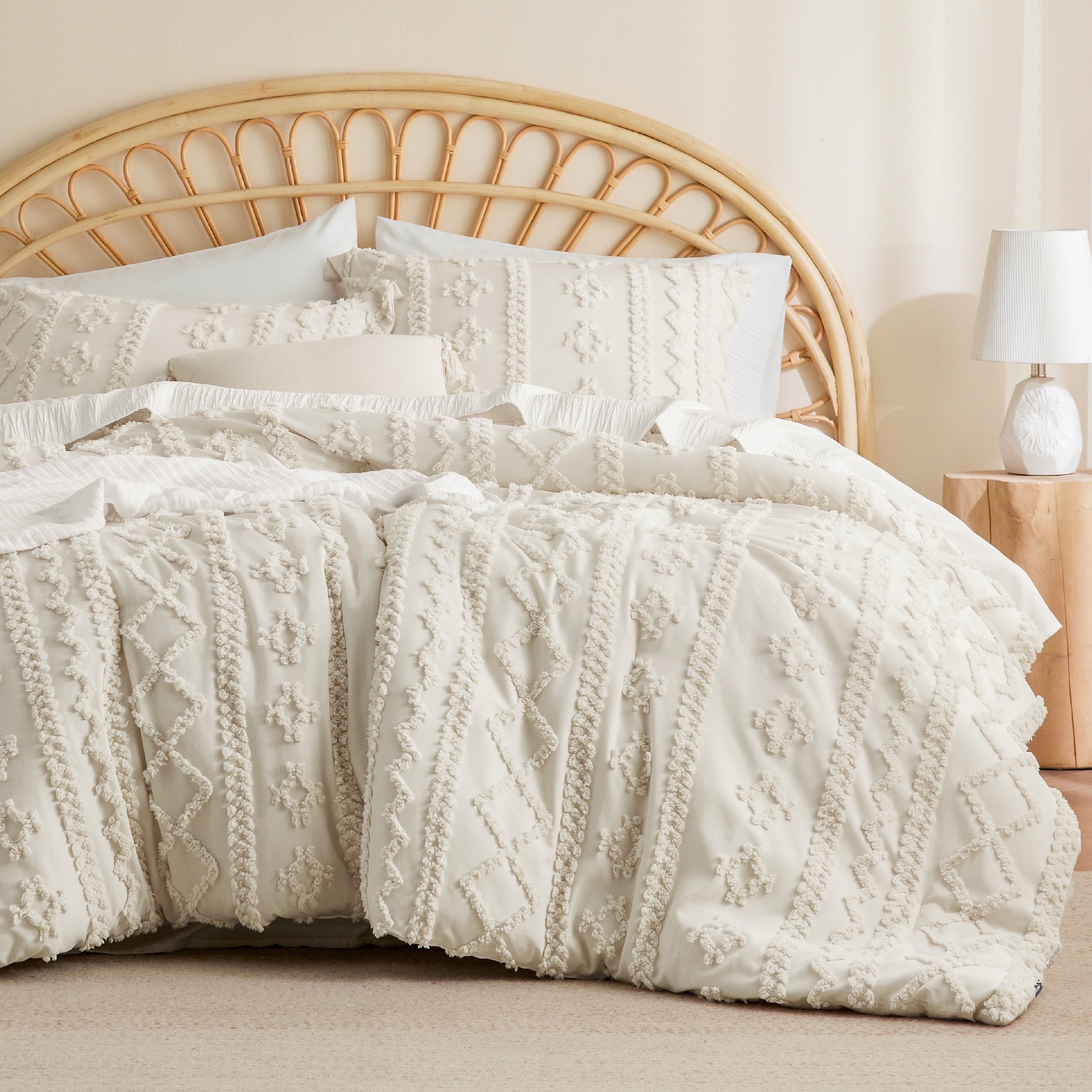 U by Bedsure Tufted Boho Comforter Set, 2 Pieces Farmhouse Shabby Chic Embroidery Bed Set, Soft Jacquard Comforter for All Seasons,Twin,Oat Milk