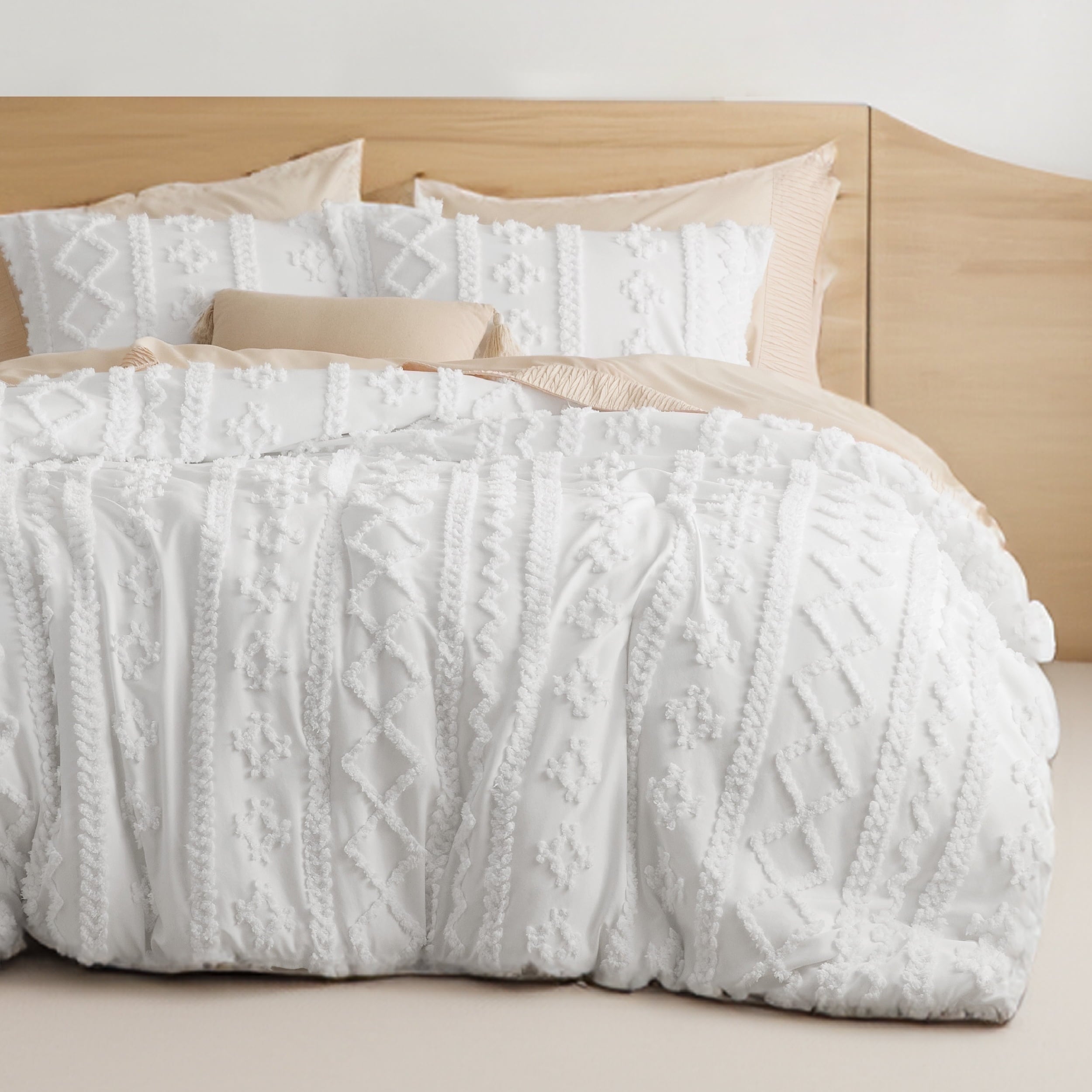 U by Bedsure Tufted Boho Comforter Set, 2 Pieces Farmhouse Shabby Chic Embroidery Bed Set, Soft Jacquard Comforter for All Seasons,Twin,Pure White
