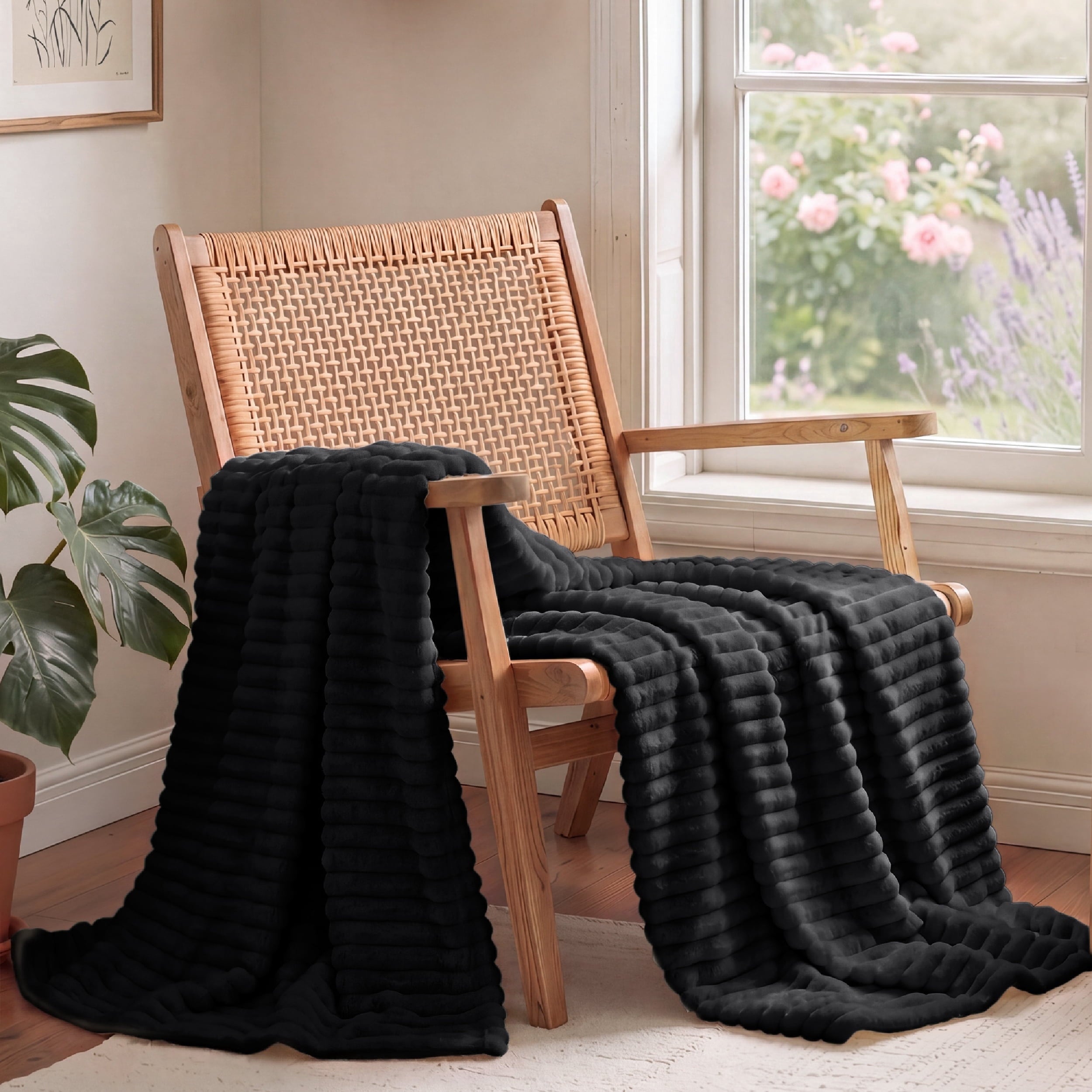 U by Bedsure Twin Blanket for Couch - Cozy Soft Blankets for Women, Cute Small Fleece Throws for Girls, Black, 60x80 Inches New
