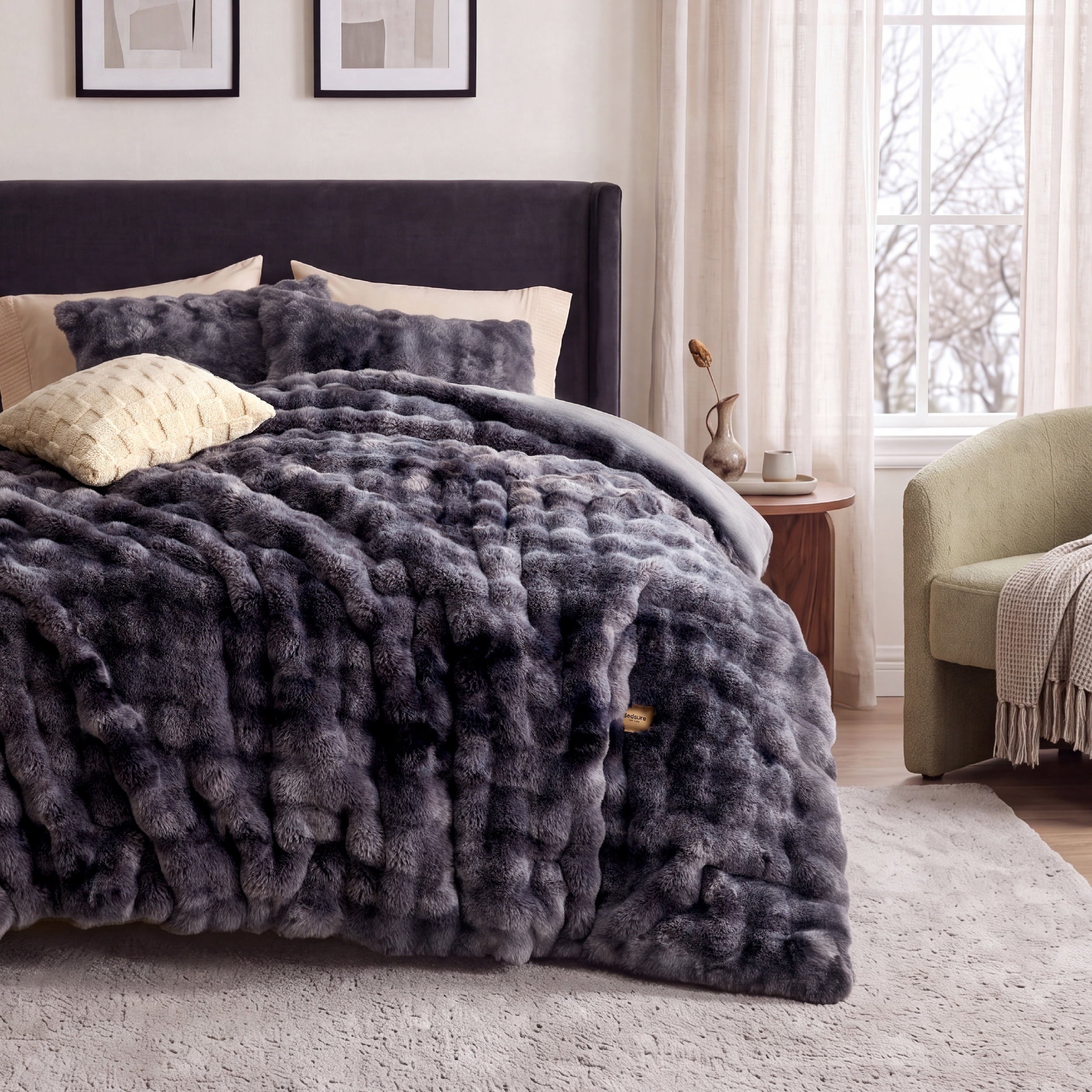 U by Bedsure Fluffy Comforter Set King, Grey Faux Fur Comforter Queen Size, Soft Shaggy Plush Bubble Bedding Comforter Sets, Winter Warm Luxury Fuzzy Bed Set 3 Pieces New