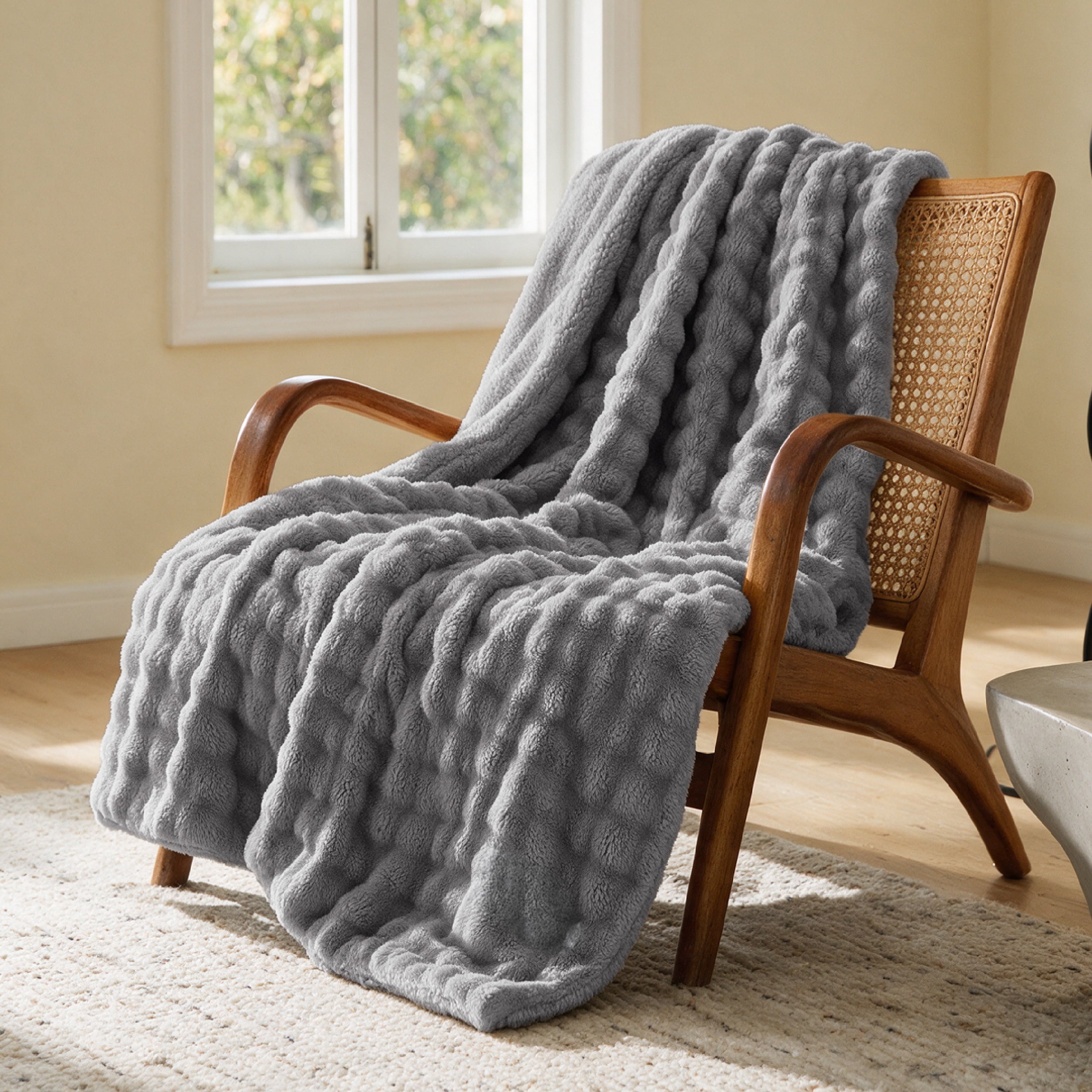 U by Bedsure Bubble Fleece Sherpa Throw blanket, Double Layer Jacquard Soft Plush Throw for Bed Couch, Warm Soft Cozy, Machine Washable 50x60,Gray New