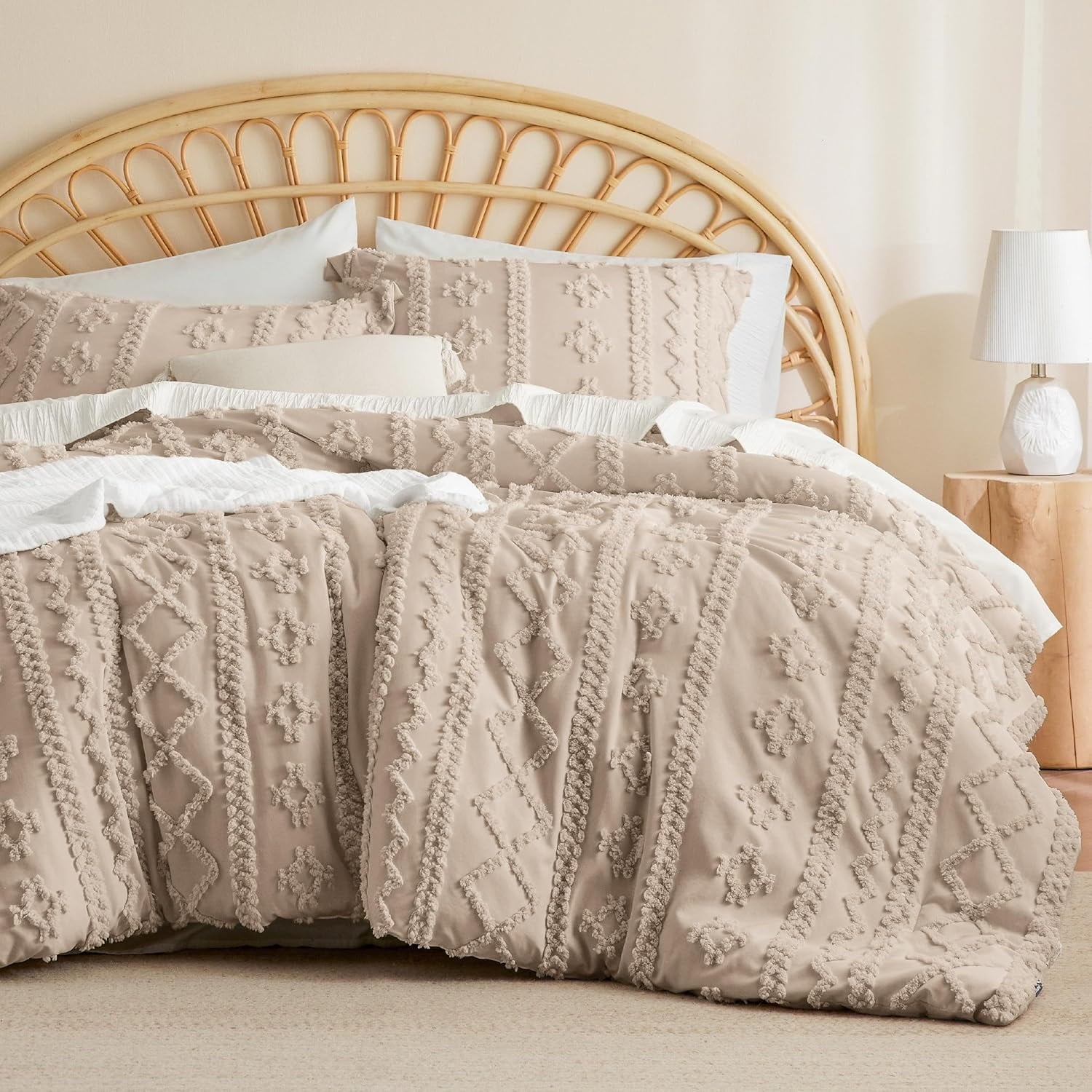 U by Bedsure Tufted Boho Comforter Set King - Khaki Boho Bedding Comforter Set, 3 Pieces Farmhouse Shabby Chic Embroidery Bed Set, Soft Jacquard Comforter for All Seasons