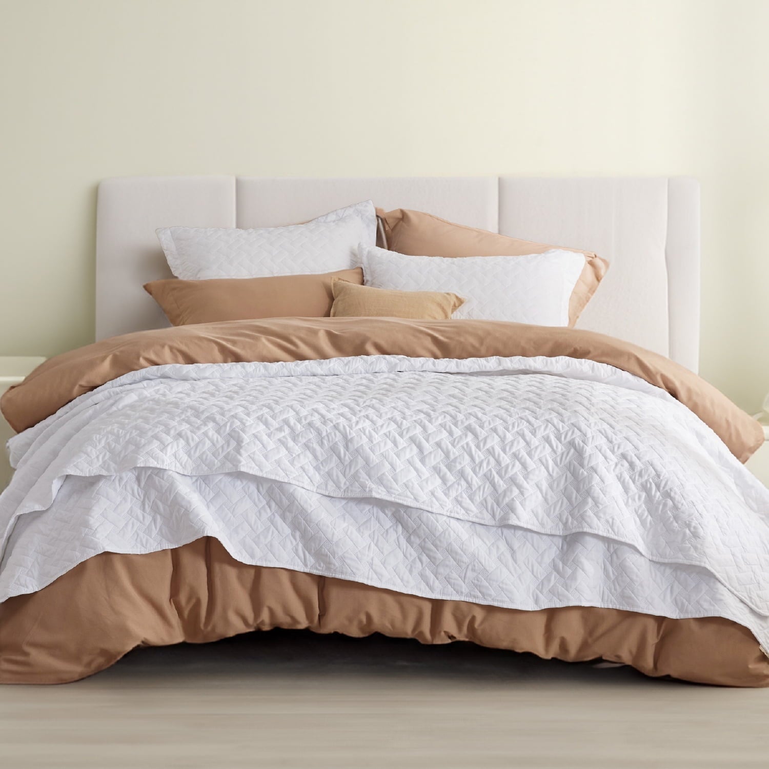 Cozy Comfort 3 Piece Queen Quilt Bedding Set - Lightweight Spring Quilt - Bedding Coverlets For All Seasons (Includes 1 Quilt, 2 Pillow Shams)