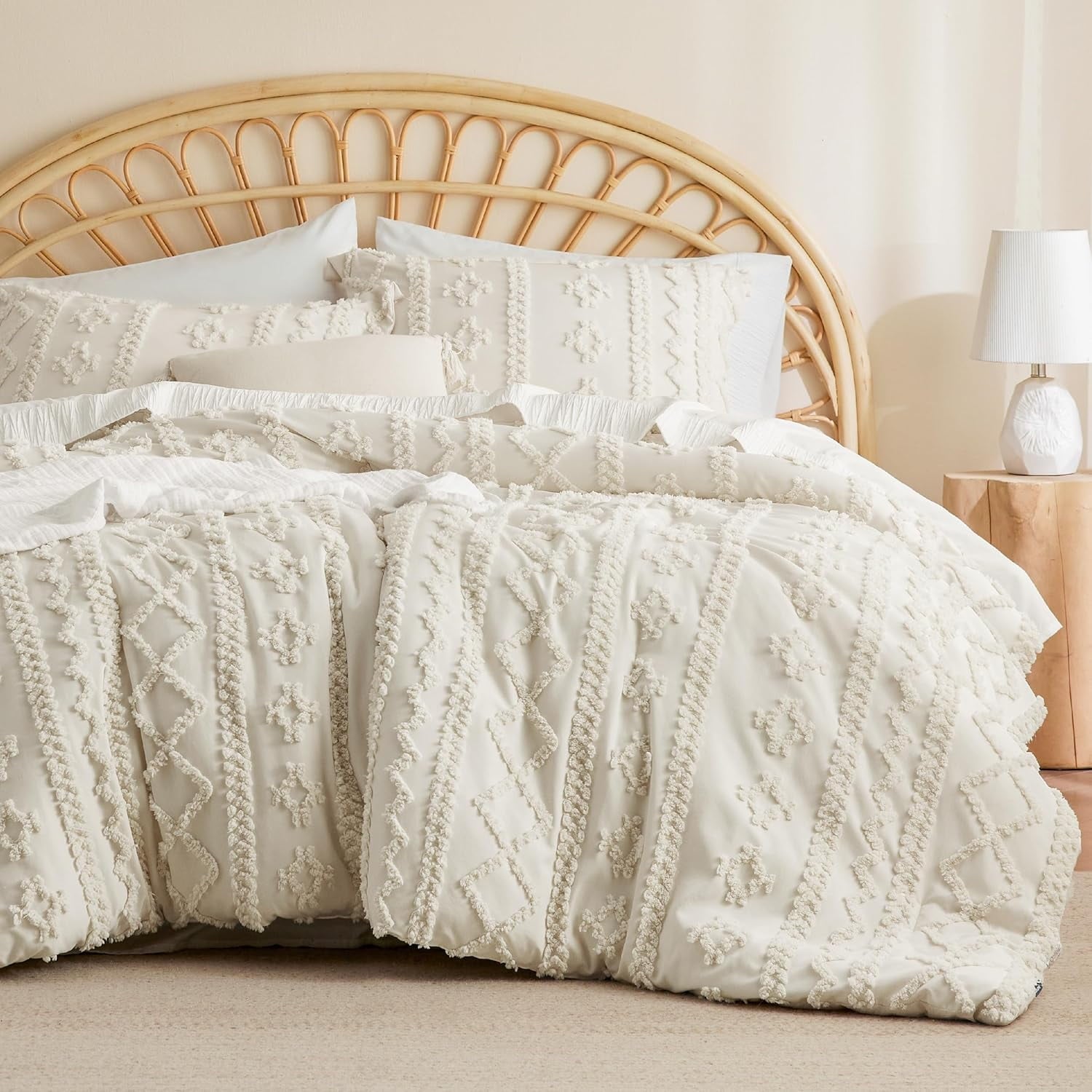 U by Bedsure Tufted Boho Comforter Set Queen - Beige Boho Bedding Comforter Set, 3 Pieces Farmhouse Shabby Chic Embroidery Bed Set, Soft Jacquard Comforter for All Seasons