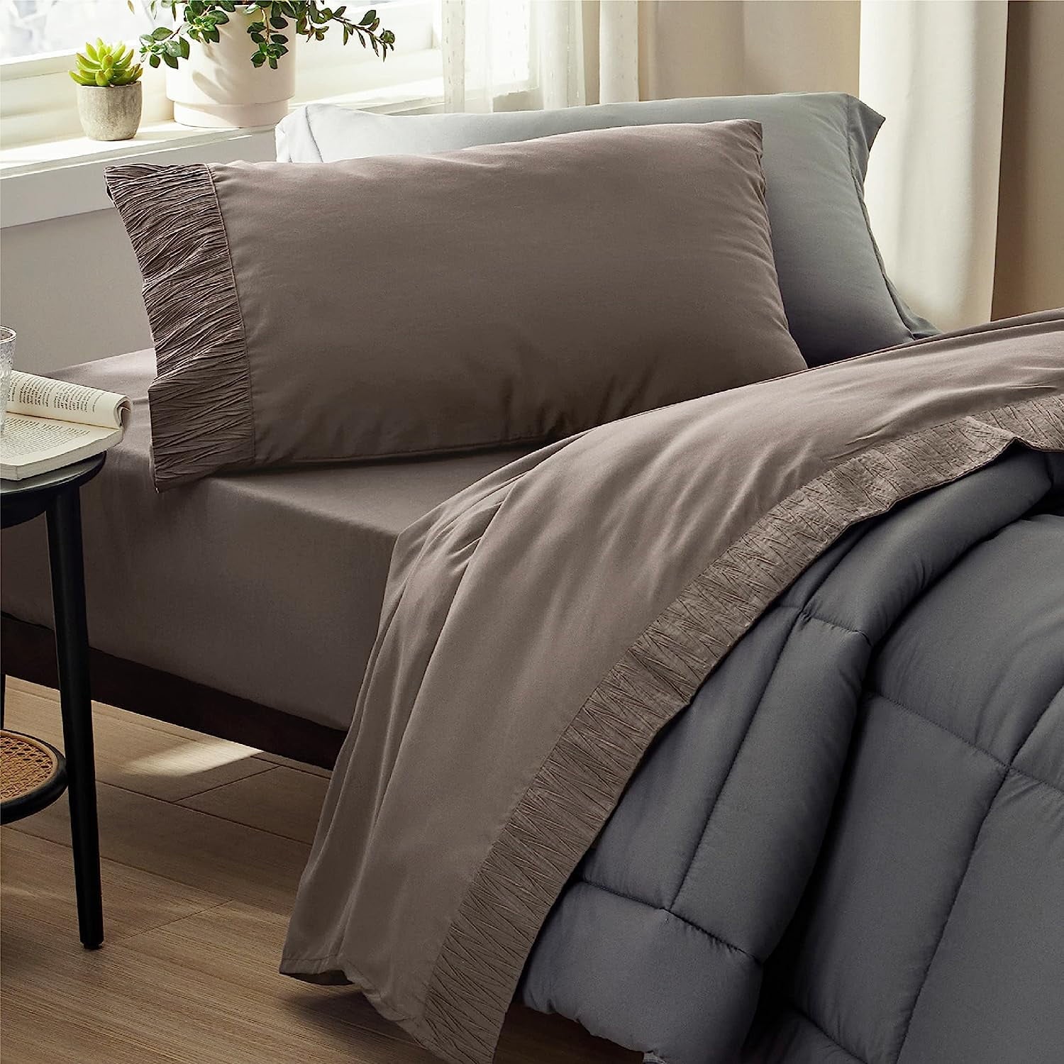 U by Bedsure 4 Pieces Hotel Luxury Stucco Sheets Fulasy Care Polyester Microfiber material Cooling Bed Sheet Set
