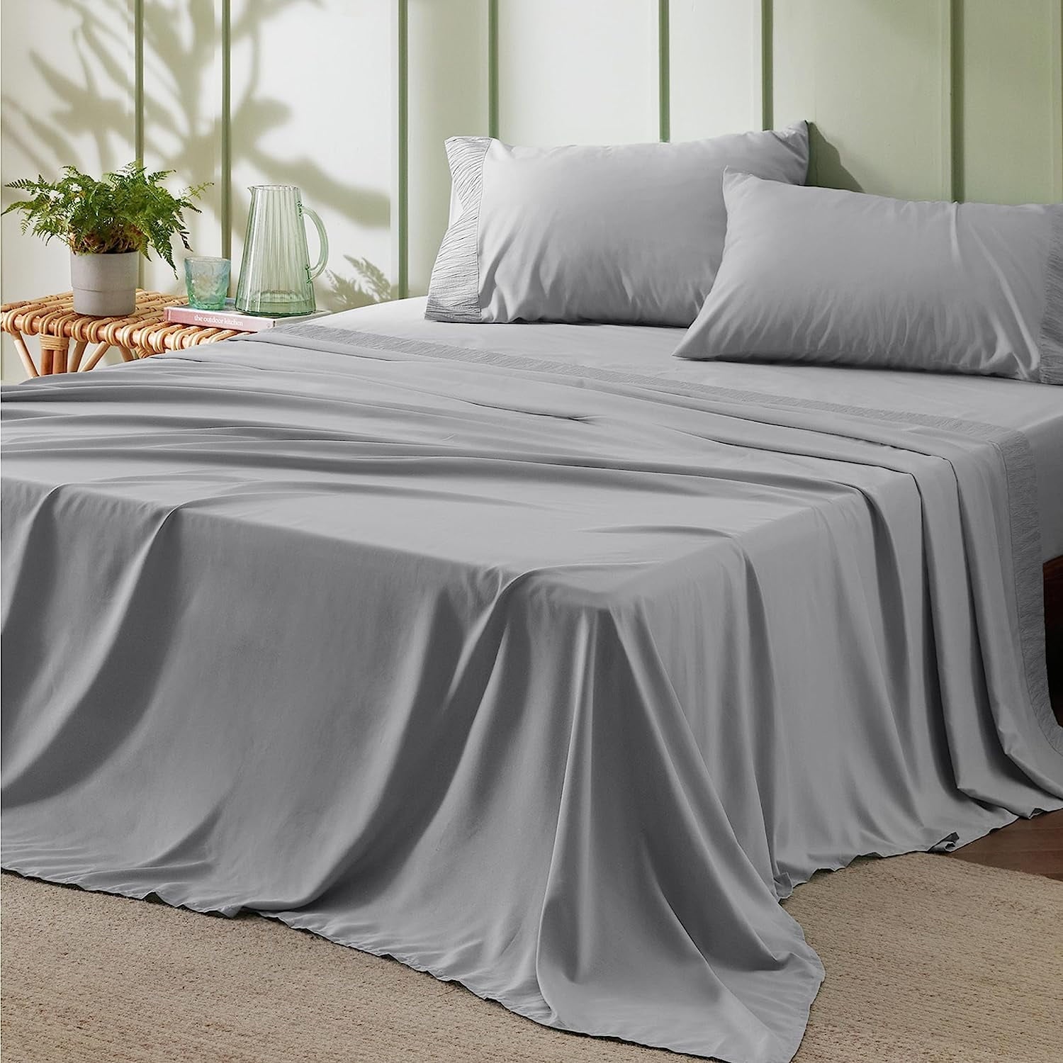 U by Bedsure 4 Pieces Hotel Luxury Light Grey Sheets Kingasy Care Polyester Microfiber material Cooling Bed Sheet Set
