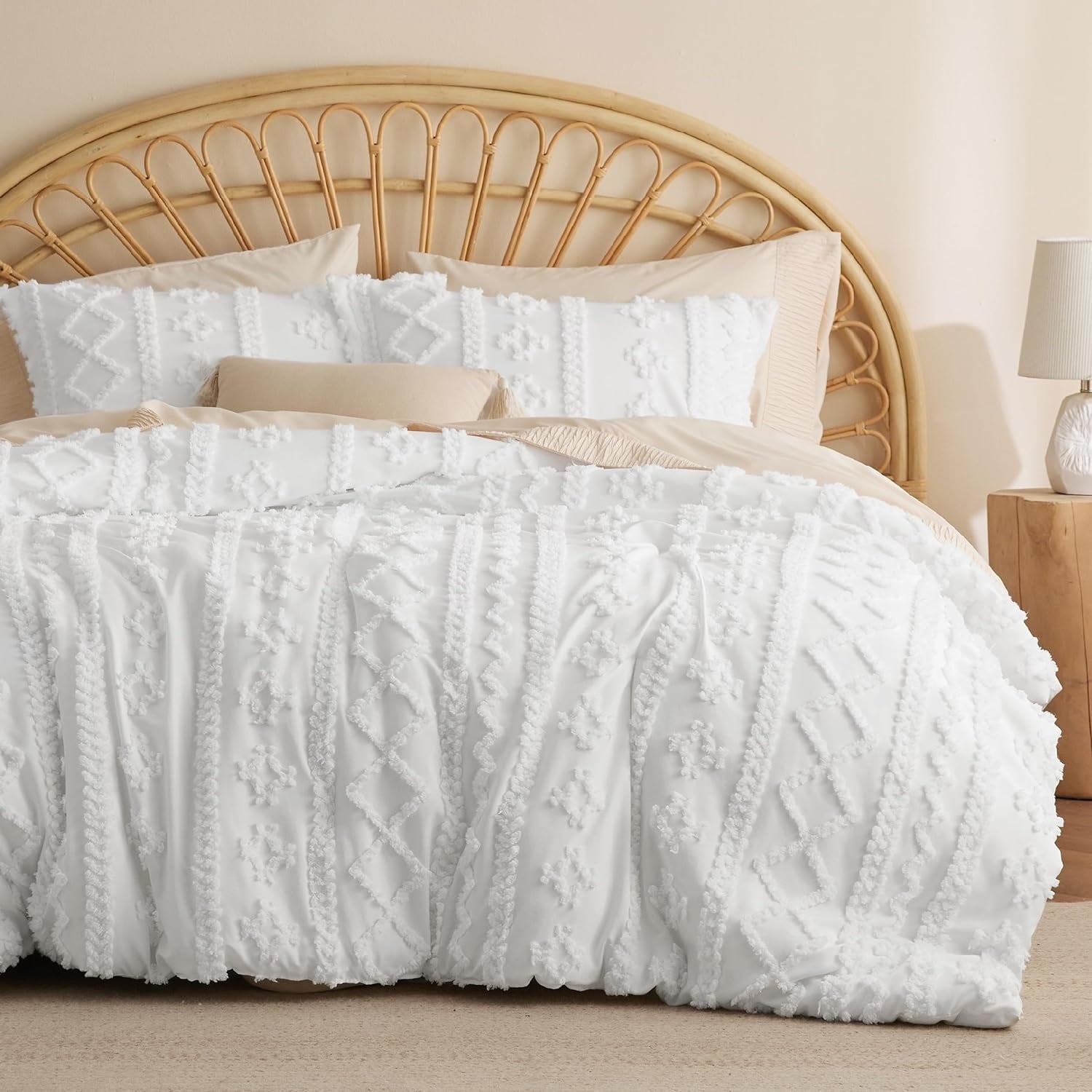 U by Bedsure Tufted Boho Comforter Set King - White Boho Bedding Comforter Set, 3 Pieces Farmhouse Shabby Chic Embroidery Bed Set, Soft Jacquard Comforter for All Seasons